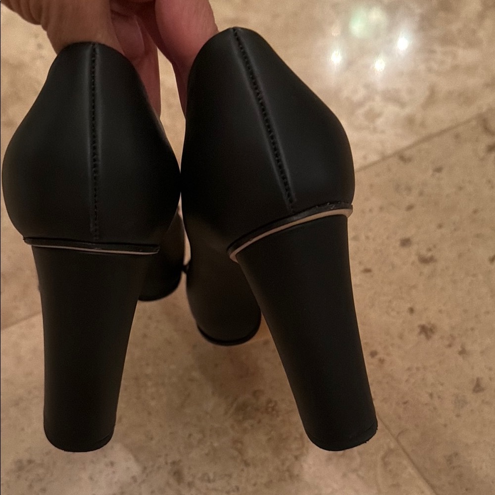 Gucci Black Leather Horsebit Pumps - Picture 3 of 5